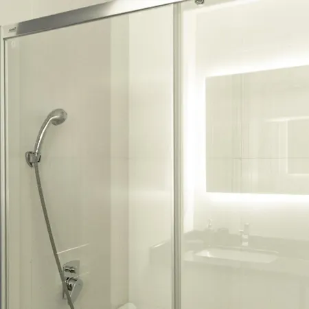 Twin Towers - First Line Sea - Private Apartment